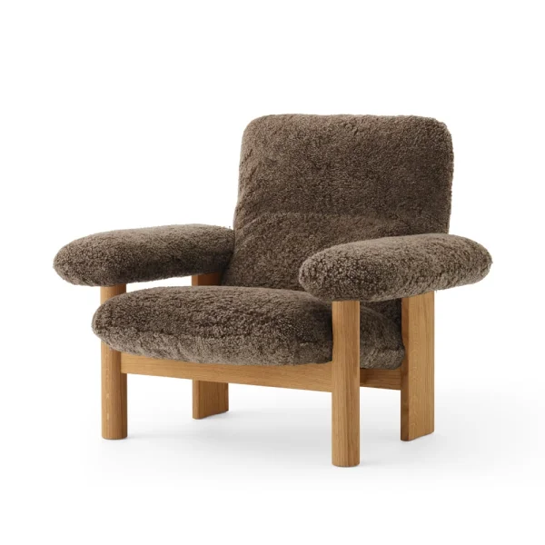 Audo Copenhagen Fauteuil Brasilia Oiled oak-Root sheepskin