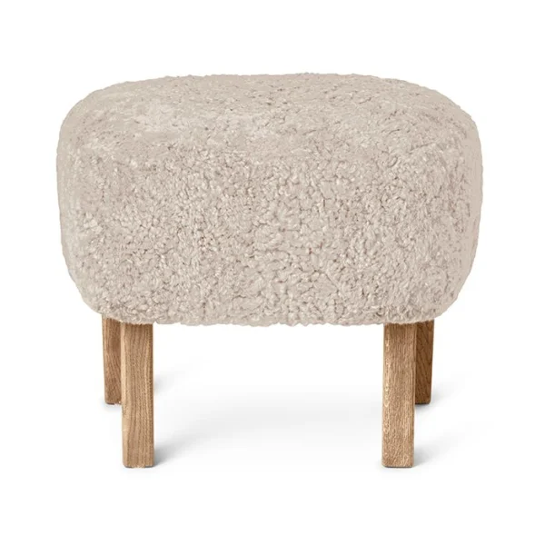 Audo Copenhagen Pouf Ingeborg peau de mouton moonlight, pieds en chêne nature