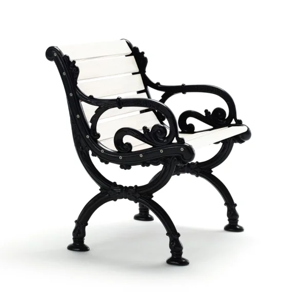 Byarums bruk Fauteuil Byarum Pin laqué blanc, support noir