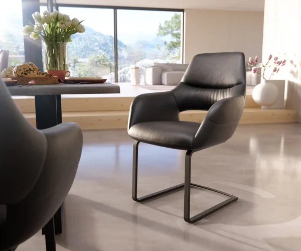Cantilever Yago-Flex avec accoudoirs cuir de vache noir pied cantilever plat noir ressorts ensachés