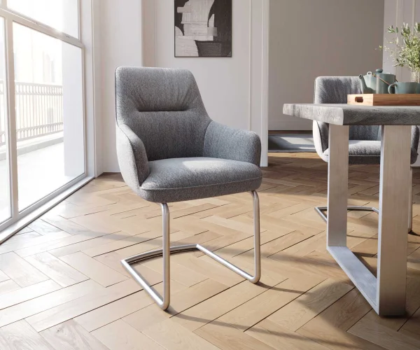 Cantilever Zelia-Flex avec accoudoirs tissu texturé gris clair pied cantilever rond acier inoxydable brossé ressorts ensachés
