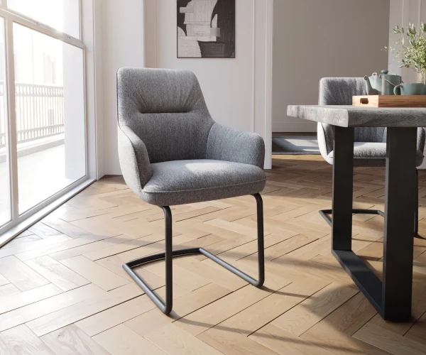 Cantilever Zelia-Flex avec accoudoirs tissu texturé gris clair pied cantilever rond noir ressorts ensachés