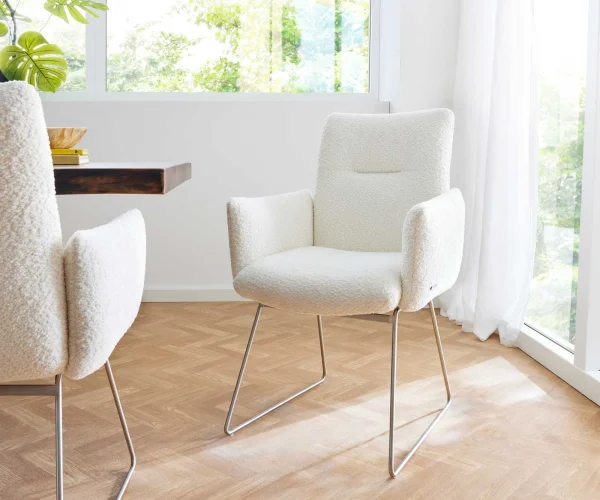 Chaise-de-salle-à-manger Jova-Flex avec accoudoirs bouclé blanc pied trapèze acier inoxydable brossé ressorts ensachés