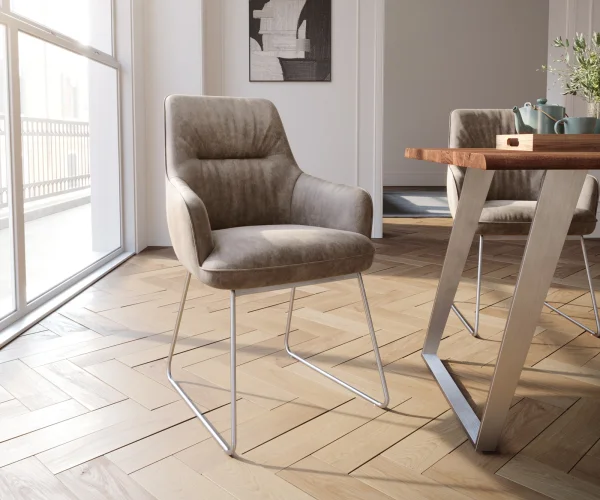 Chaise-de-salle-à-manger Zelia-Flex avec accoudoirs microvelours taupe vintage pied trapèze acier inoxydable brossé ressorts ensachés