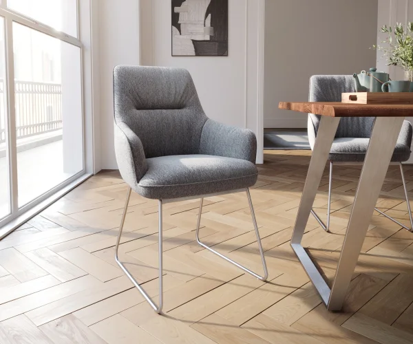 Chaise-de-salle-à-manger Zelia-Flex avec accoudoirs tissu texturé gris clair pied trapèze noir ressorts ensachés