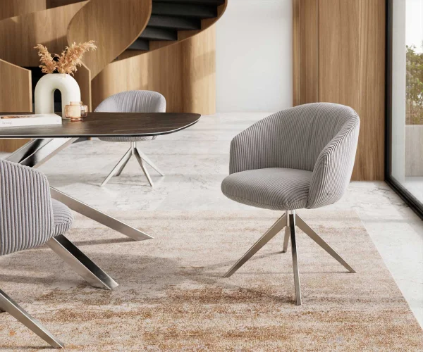 Chaise-pivotante Caja-Flex avec accoudoirs côtelé gris argenté pied croisé large acier inoxydable brossé pivotement sur 360° ressorts ensachés