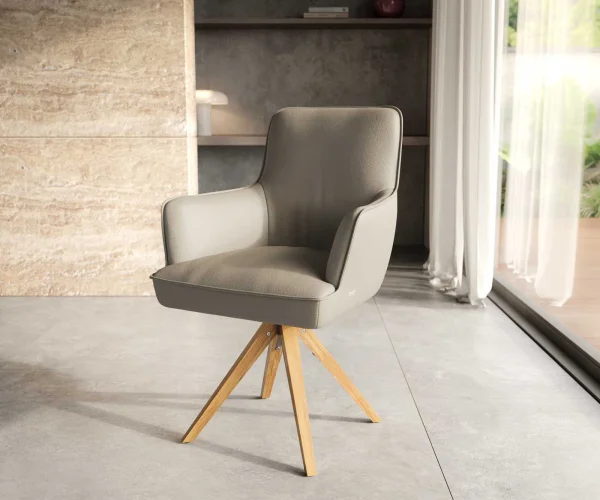 Chaise-pivotante Heira-Flex avec accoudoirs cuir de vache couleur boue pied en bois angulaire naturel pivotement sur 180° ressorts ensachés