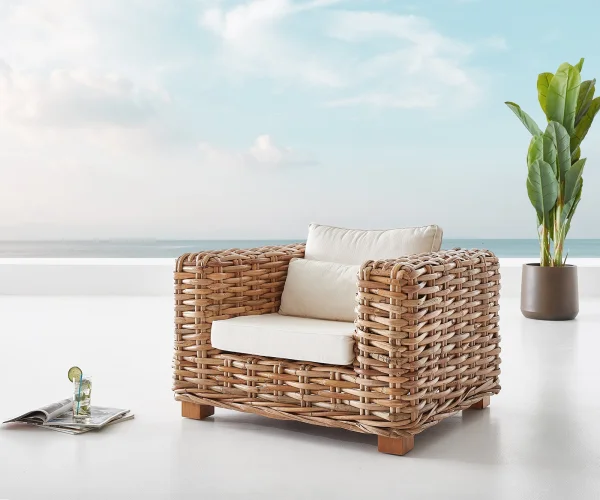 Fauteuil-Lounge Nizza en rotin naturel avec coussin blanc
