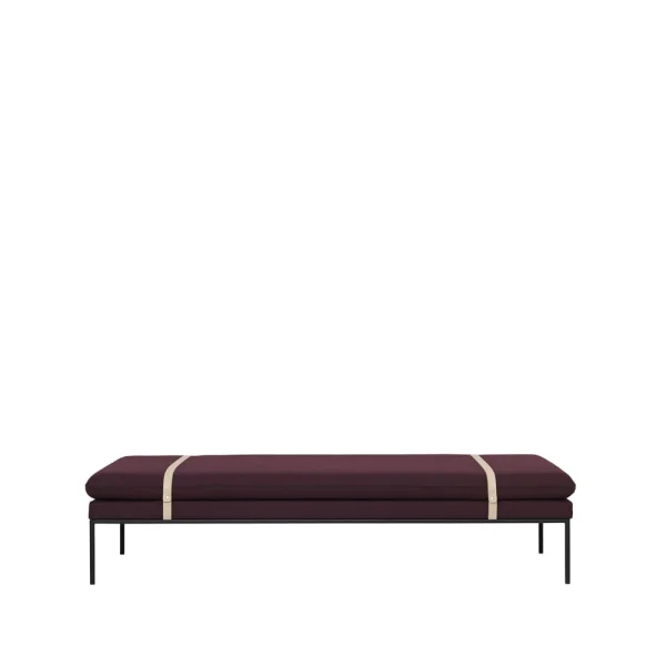 ferm LIVING Lit banquette Turn tissu fiord by kvadrat bordeaux, structure noire