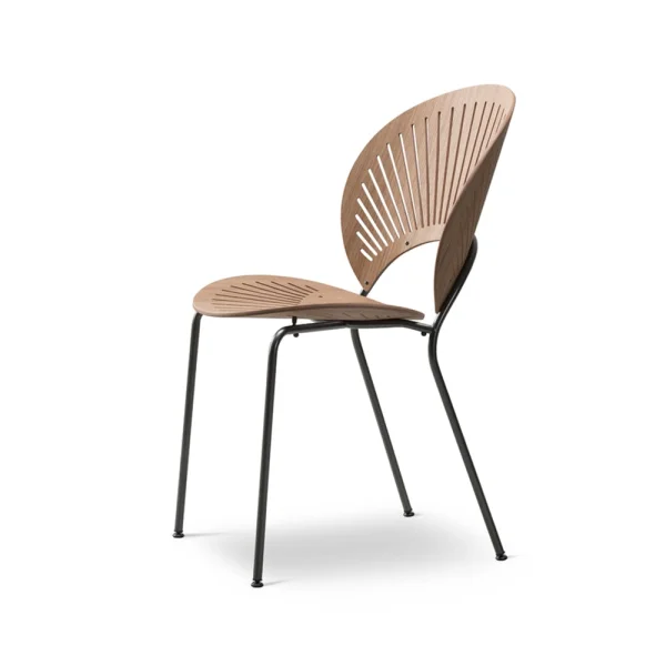 Fredericia Furniture Chaise Trinidad 3398 Chêne verni clair, pieds noirs