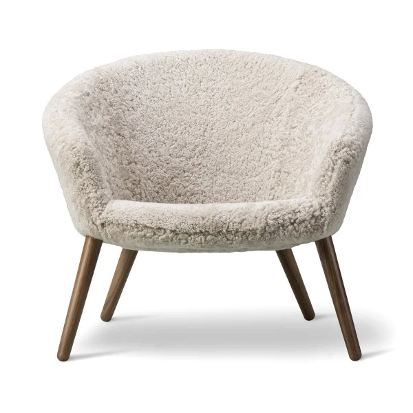 Fredericia Furniture Fauteuil lounge Ditzel peau de mouton Moonlight-noyer