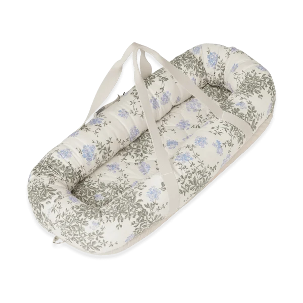 Garbo&Friends Nid pour bébé matelassé en satin bleu Plumbago 43x87x16cm