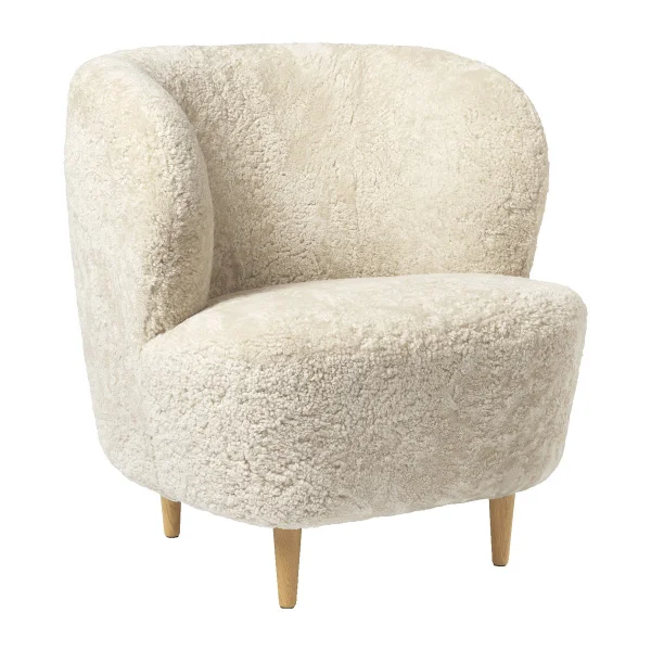 GUBI Chaise lounge Stay Small Peau de mouton Moonlight-chêne laqué