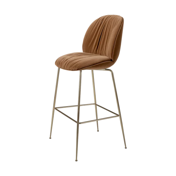 GUBI Tabouret de bar 75 cm Beetle Soft, entièrement recouvert Tabouret Sunday Dedar 112, dossier noir, laiton antique