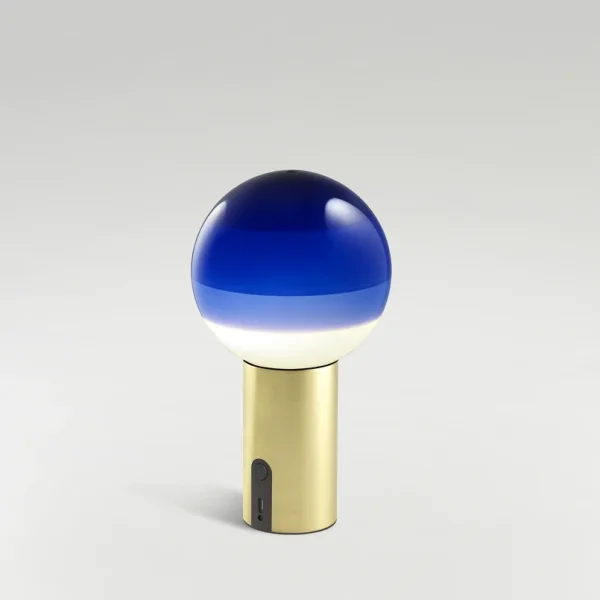 MARSET - Lampe à poser portable Dipping Light Bleu/Laiton brossé