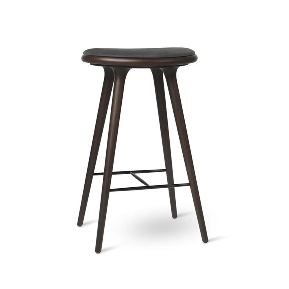 Mater High stool tabouret de bar bas Mater 69 cm cuir noir, support en chêne laqué brun