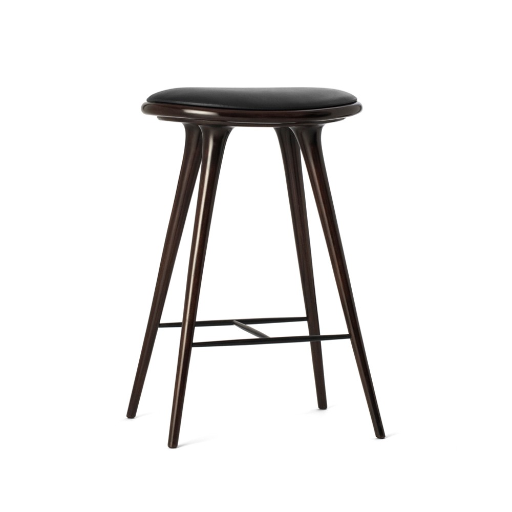 Mater High stool tabouret de bar bas Mater 69 cm cuir noir, support en hêtre laqué brun