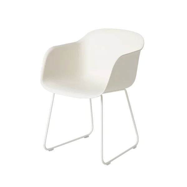 Muuto Chaise avec accoudoirs Fiber sled base natural white, pieds luge blancs