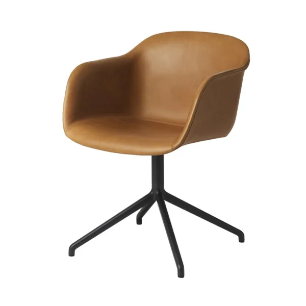 Muuto Fiber armchair avec base pivotante cognac, structure noire