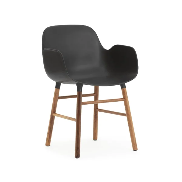 Normann Copenhagen Chaise avec accoudoirs Form black, pieds en noyer