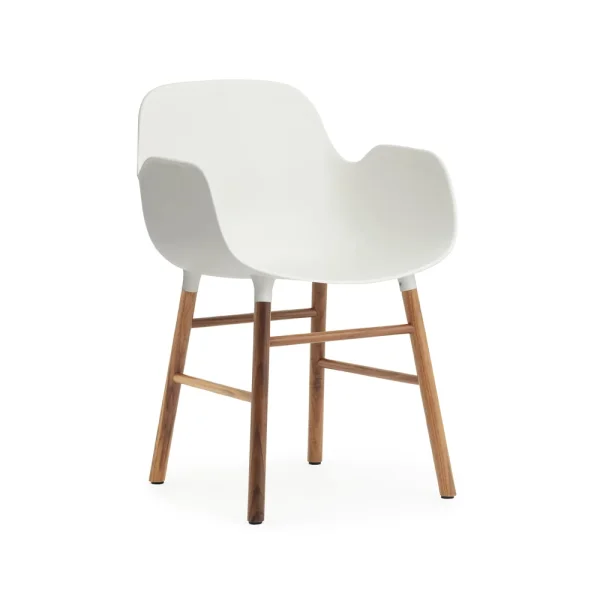 Normann Copenhagen Chaise avec accoudoirs Form white, pieds en noyer