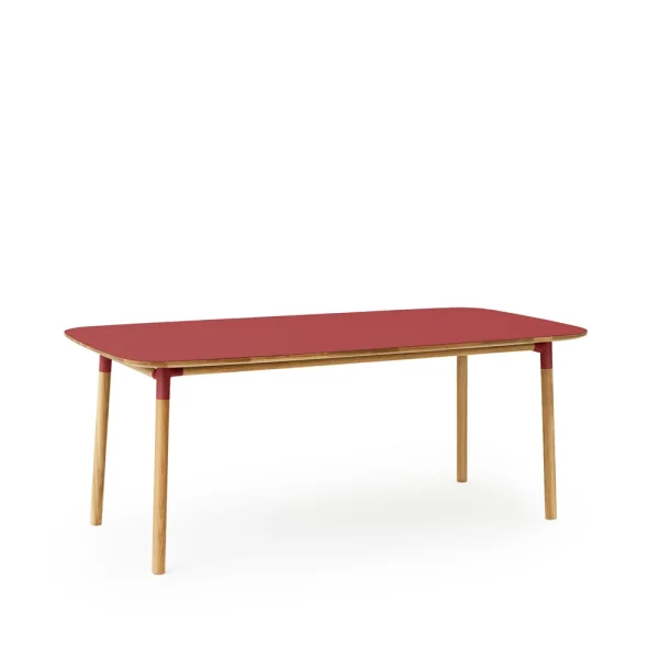 Normann Copenhagen Table à manger Form red, pieds en chêne