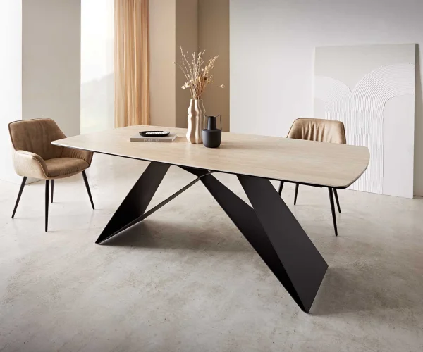 Table à manger Edge en forme de bateau 200x100 céramique Travertin nature cadre en V acier plat noir