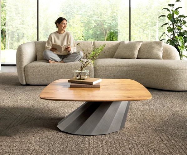 Table basse Edge Boot 90x90 cm chêne naturel bord suisse Parabi argent métallique