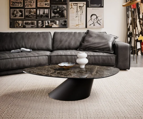 Table basse Edge Organique 140x76 cm céramique Laminam® Emperador Extra Lucidato brun foncé Conis métal noir
