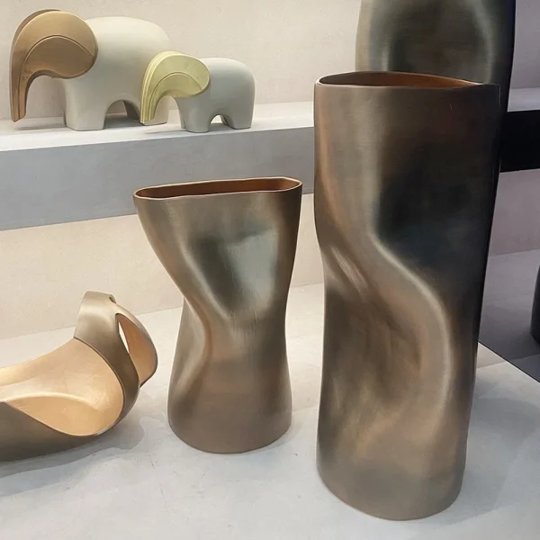 Vase sculpture Erosa Adriani e Rossi
